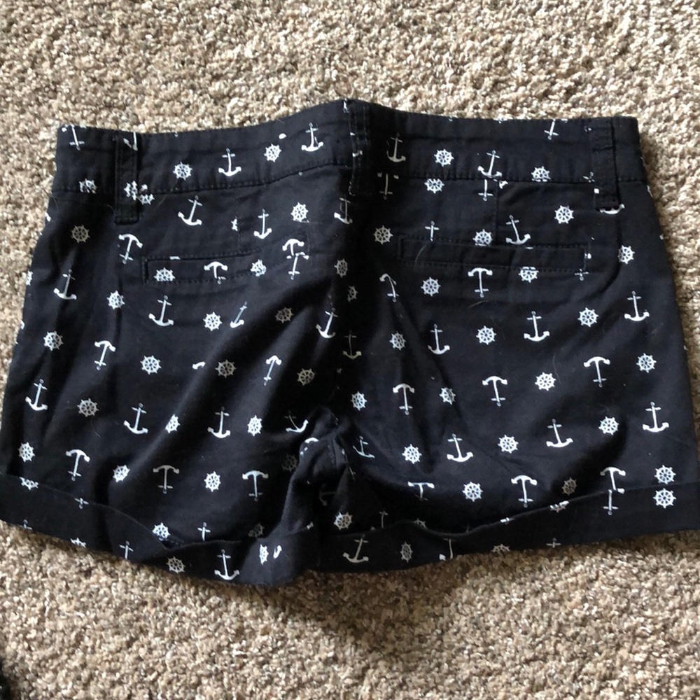 Summer/Spring shorts - Picture 2 of 2